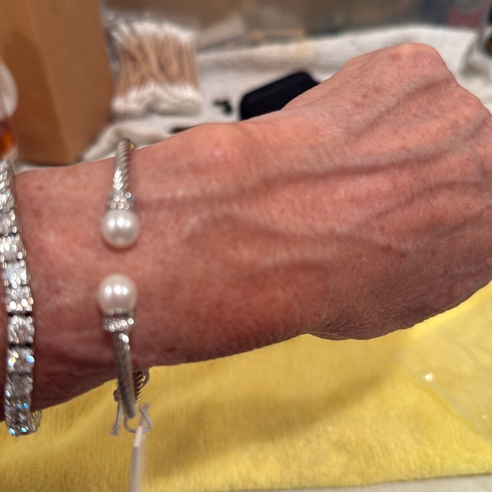 Sterling, silver and pearl bracelet with Crystal diamonds. Beautiful. - Picture 8 of 12